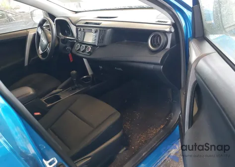 2018 Toyota Rav4 Le z USA, uszkodzony, nr VIN JTMBFREVXJD256995